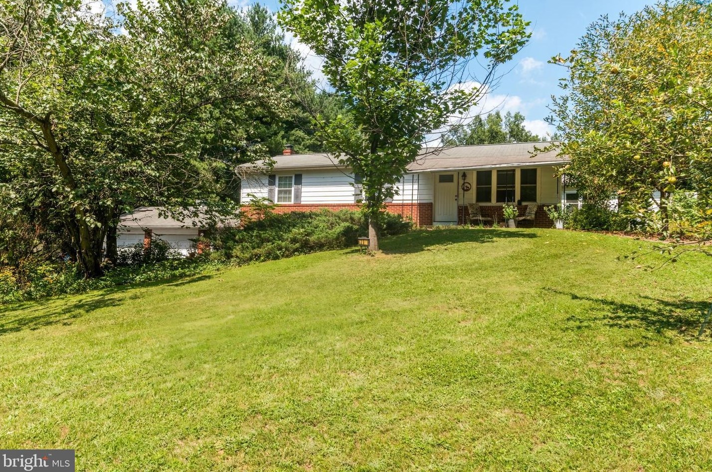 298 Weeping Willow Rd, Falling Waters, WV 25419