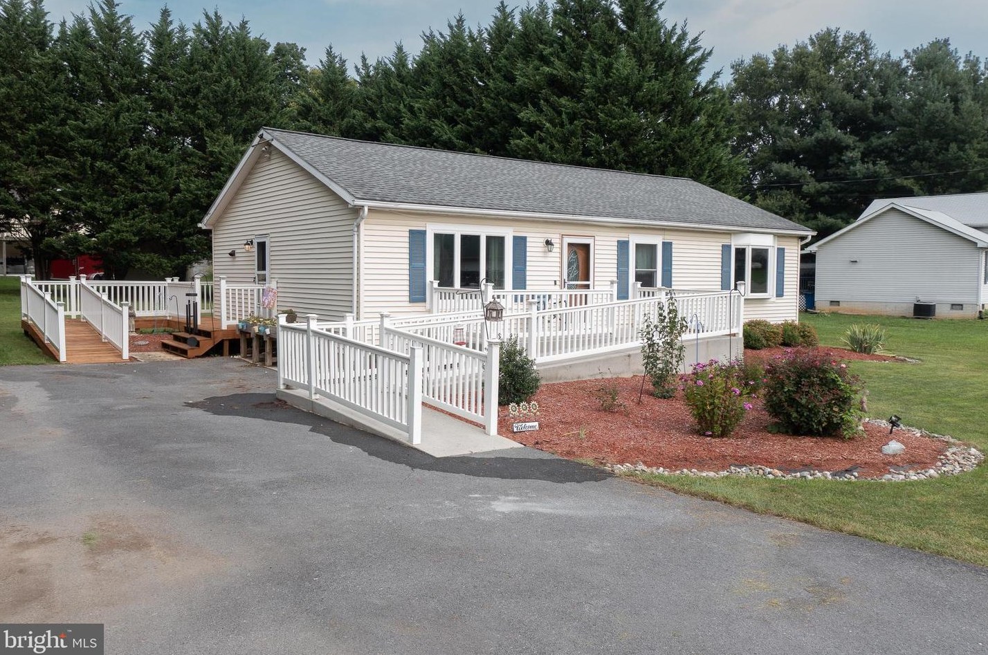 472 Upshur Dr, Inwood, WV 25428