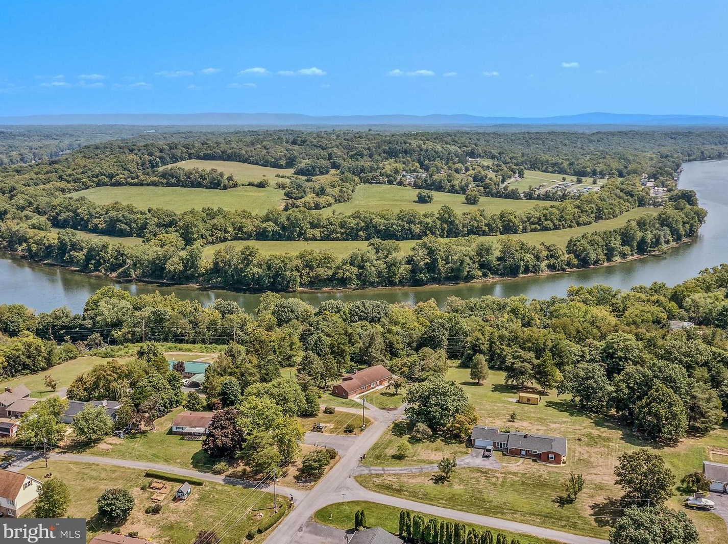 122 Vision Ln, Falling Waters, WV 25419