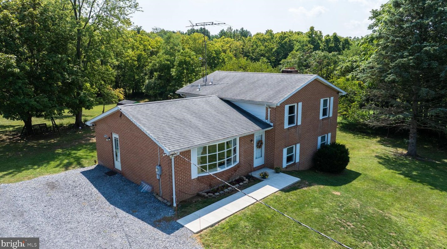 432 Regency Dr, Falling Waters, WV 25419