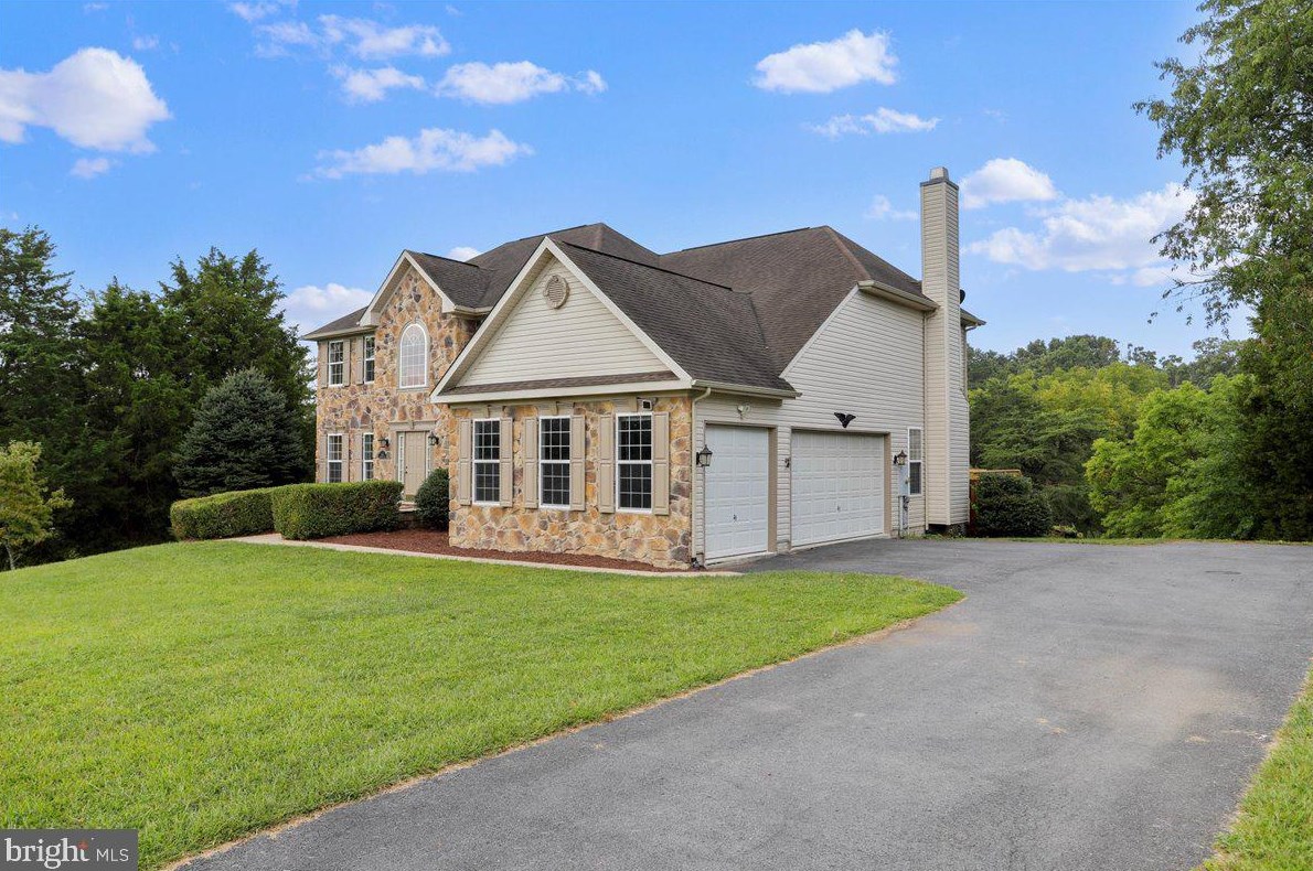 154 Triumphant Way, Falling Waters, WV 25419
