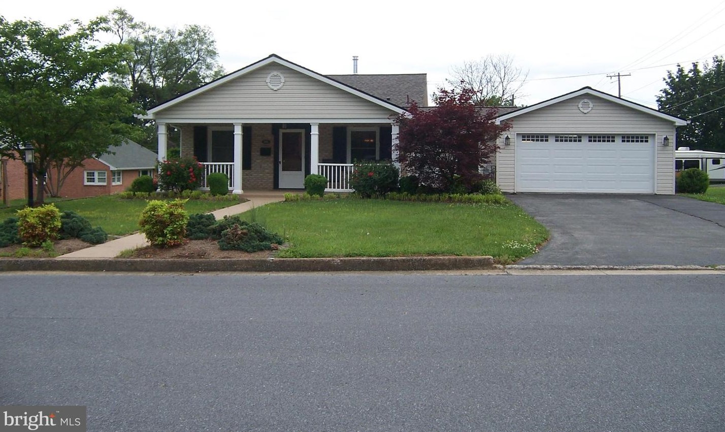 106 Delaware Ave, Martinsburg, WV 25401-2049