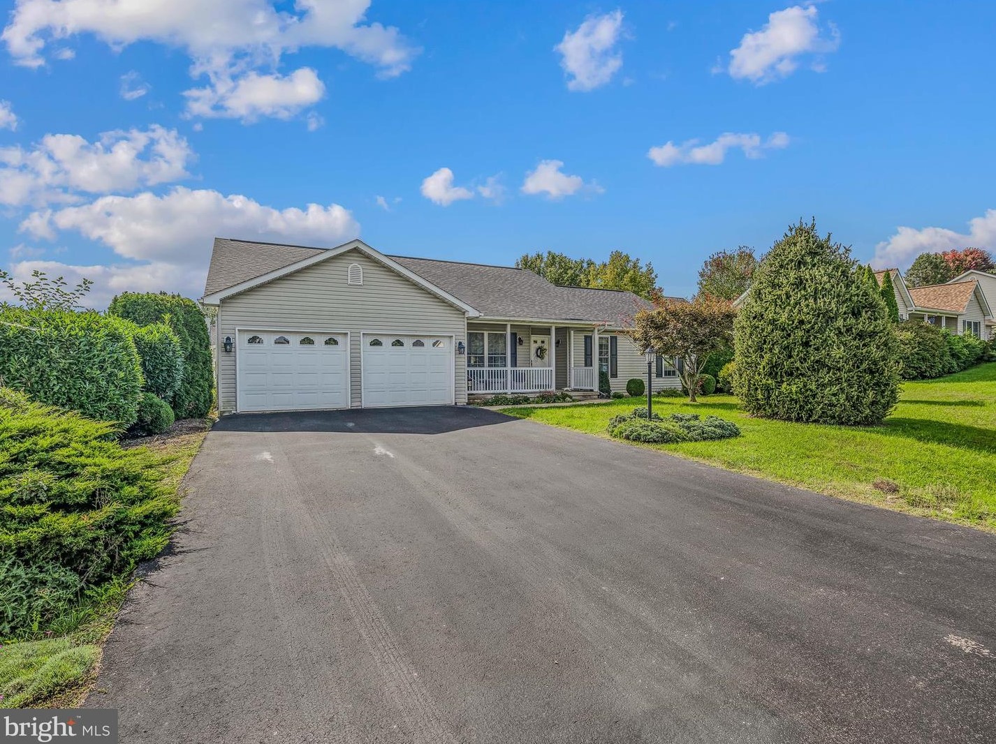 57 Marietta Ln, Falling Waters, WV 25419