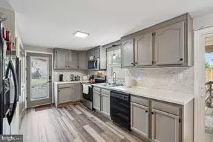 582 Hanshew Ln, Martinsburg, WV 25404 - Photo 10