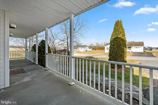 499 Dickenson Dr, Inwood, WV 25428 - Photo 4
