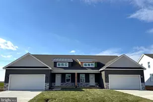 110 Barrier Reef Dr, Martinsburg, WV 25403 - Photo 1