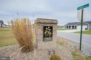 25 Peoney Ln, Bunker Hill, WV 25413 - Photo 2