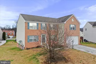 105 Chardin Ct, Martinsburg, WV 25403 - Photo 4