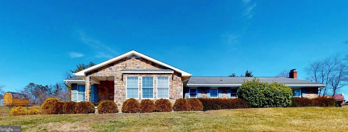 69 Early Ave, Arthur, WV 26847-9403