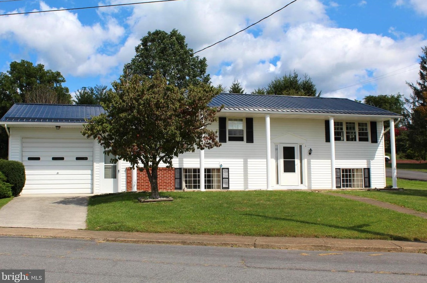 1 Spruce Ave, Arthur, WV 26847-1538