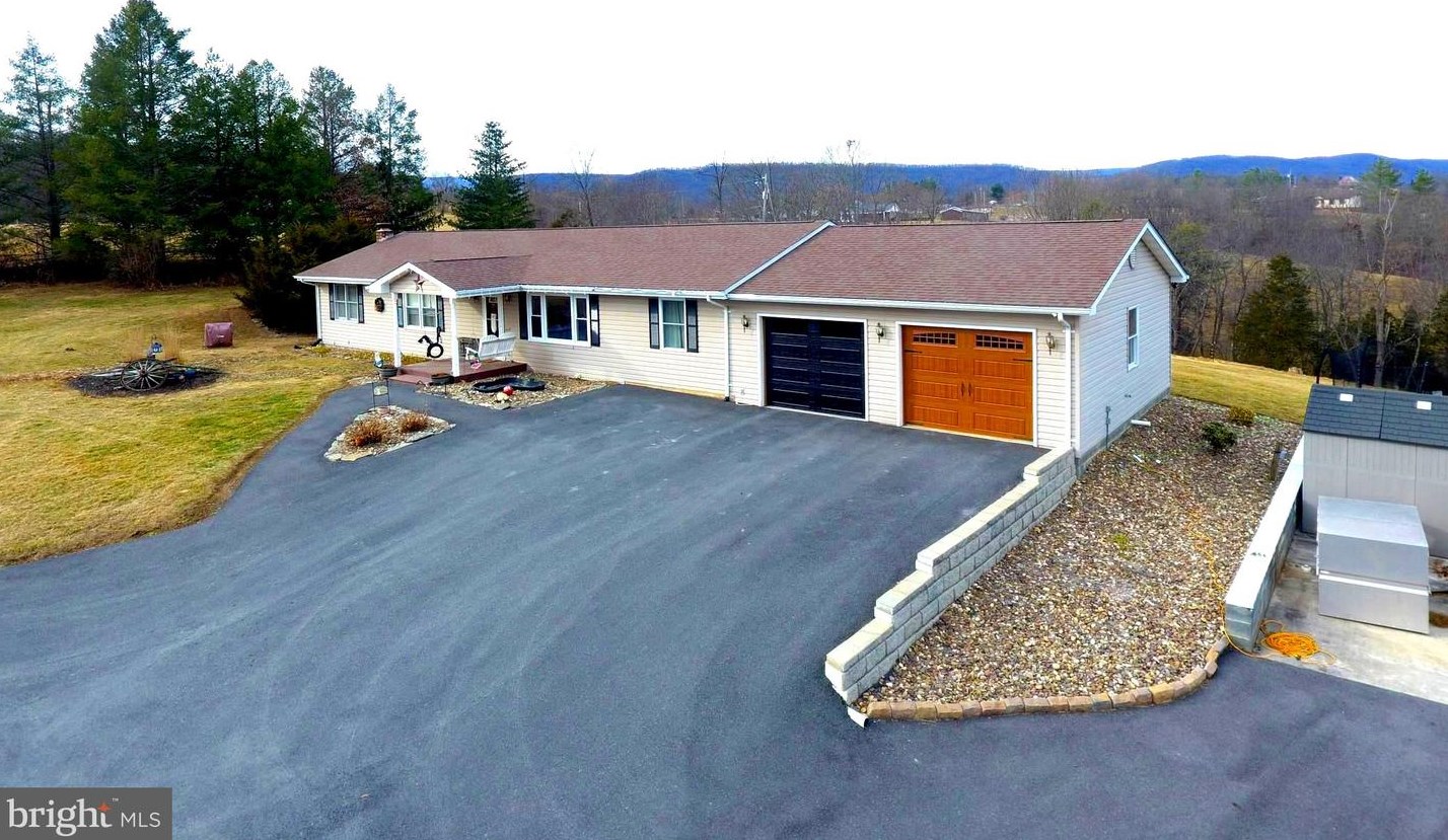 105 Kansas Dr, Maysville, WV 26833