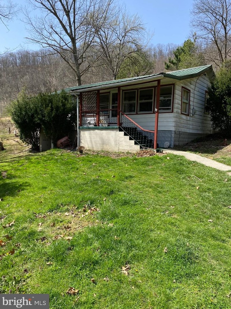 32551 Mountaineer Dr, Cabins, WV 26855