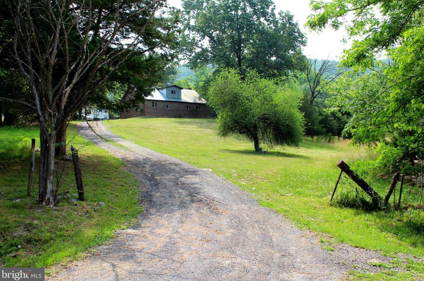 265 Yucky Run Rd, Arthur, WV 26847