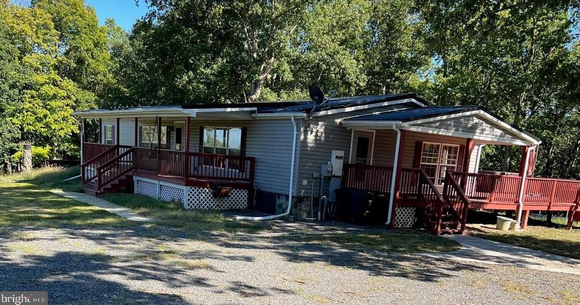 7992 Morgantown Rd, Maysville, WV 26833