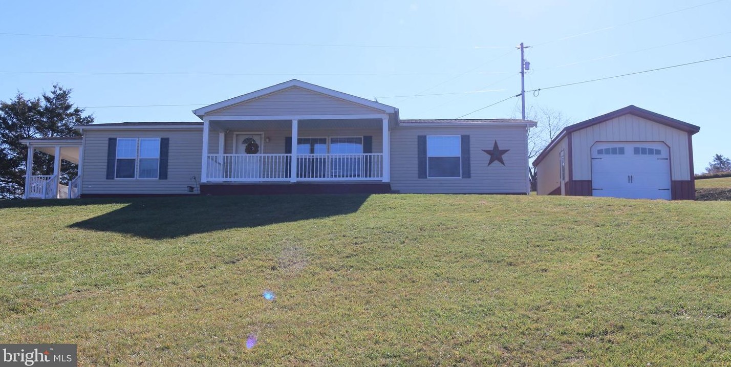 120 Dewey Dr, Maysville, WV 26833
