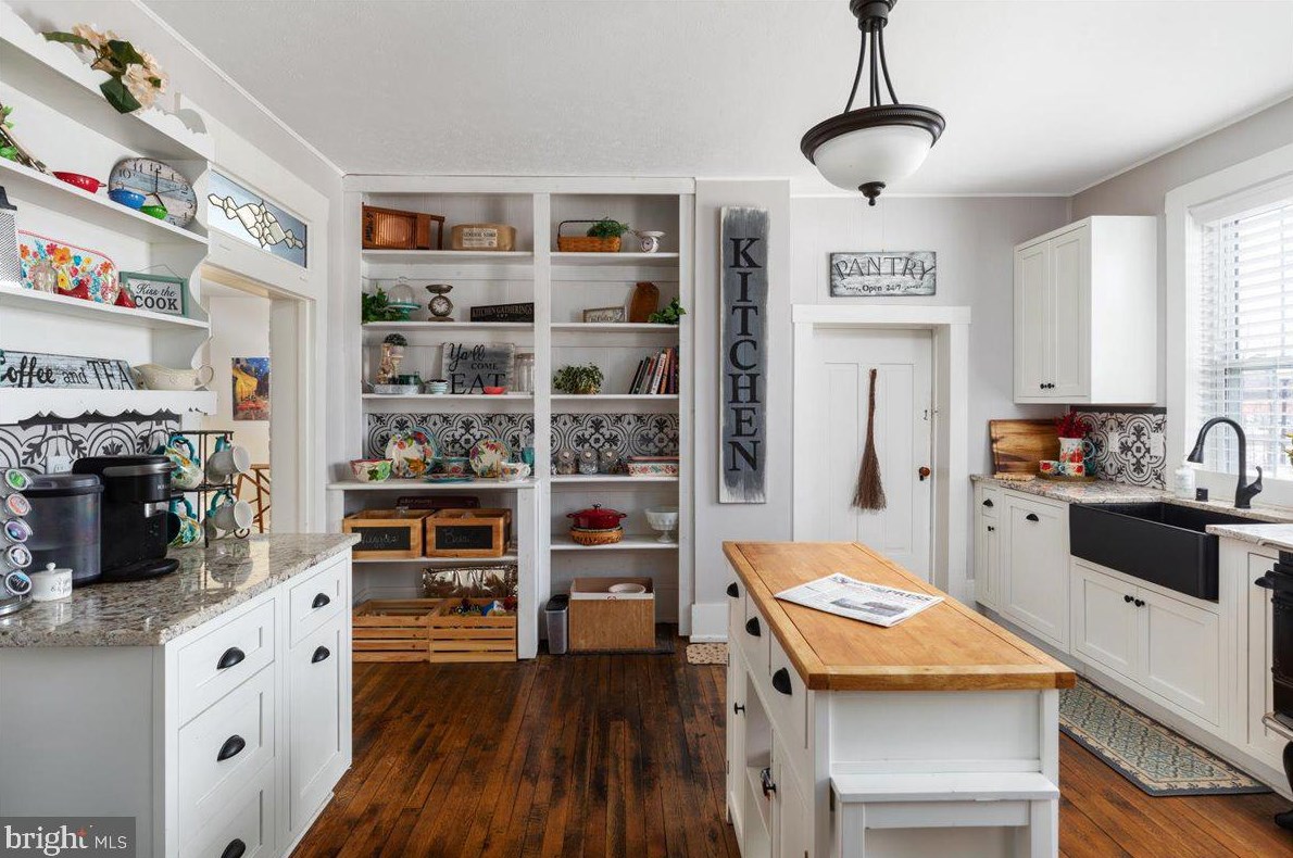 101 Virginia Ave, Arthur WV 26847-1715 exterior