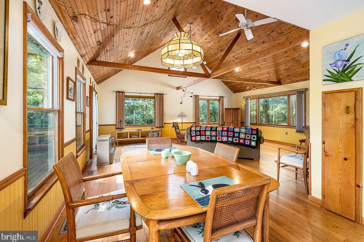401 Mountaintop Dr, Mathias, WV 26812