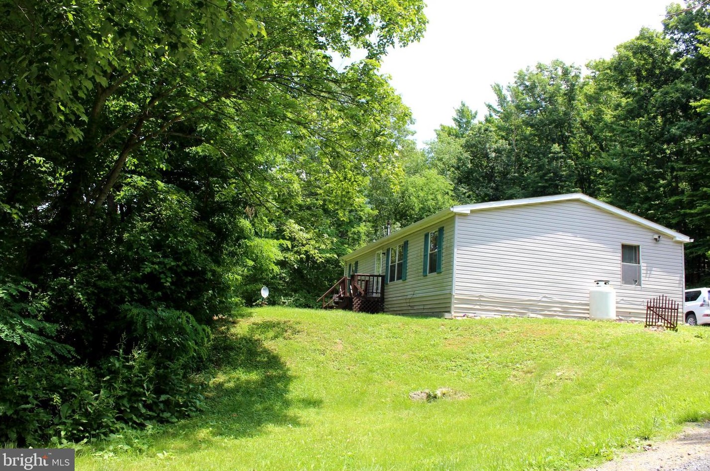216 Walnut Dr, Rig, WV 26836