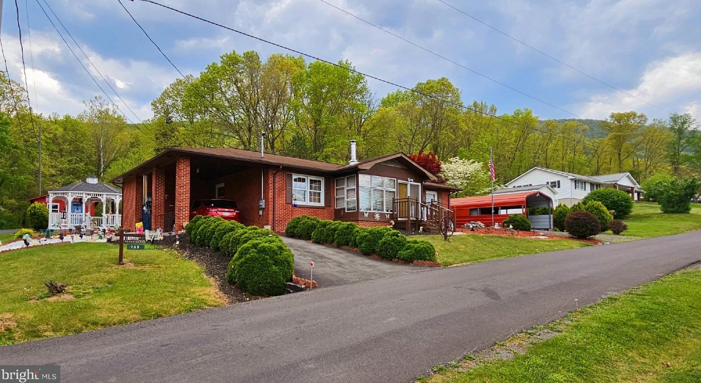 135 Southerly Dr, Rig, WV 26836