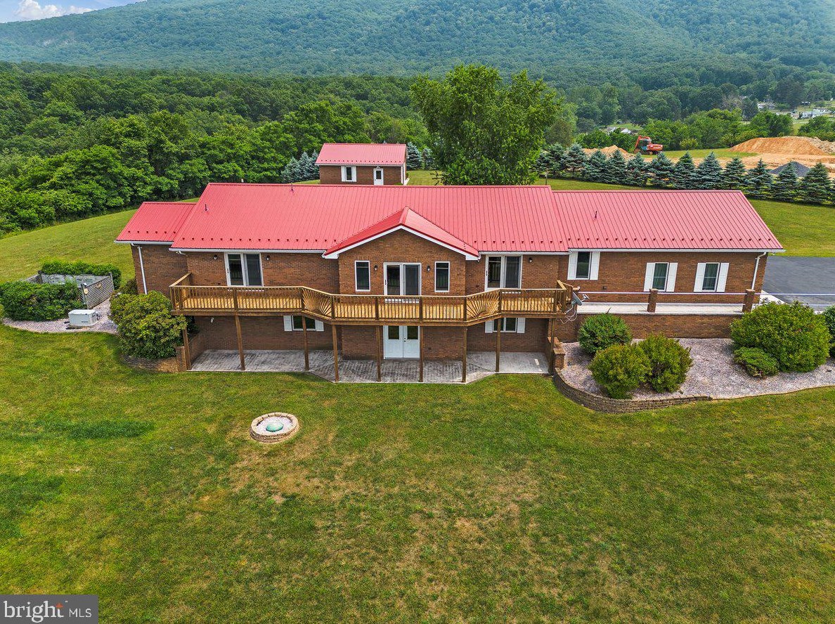225 Hill Top Ln, Rig, WV 26836