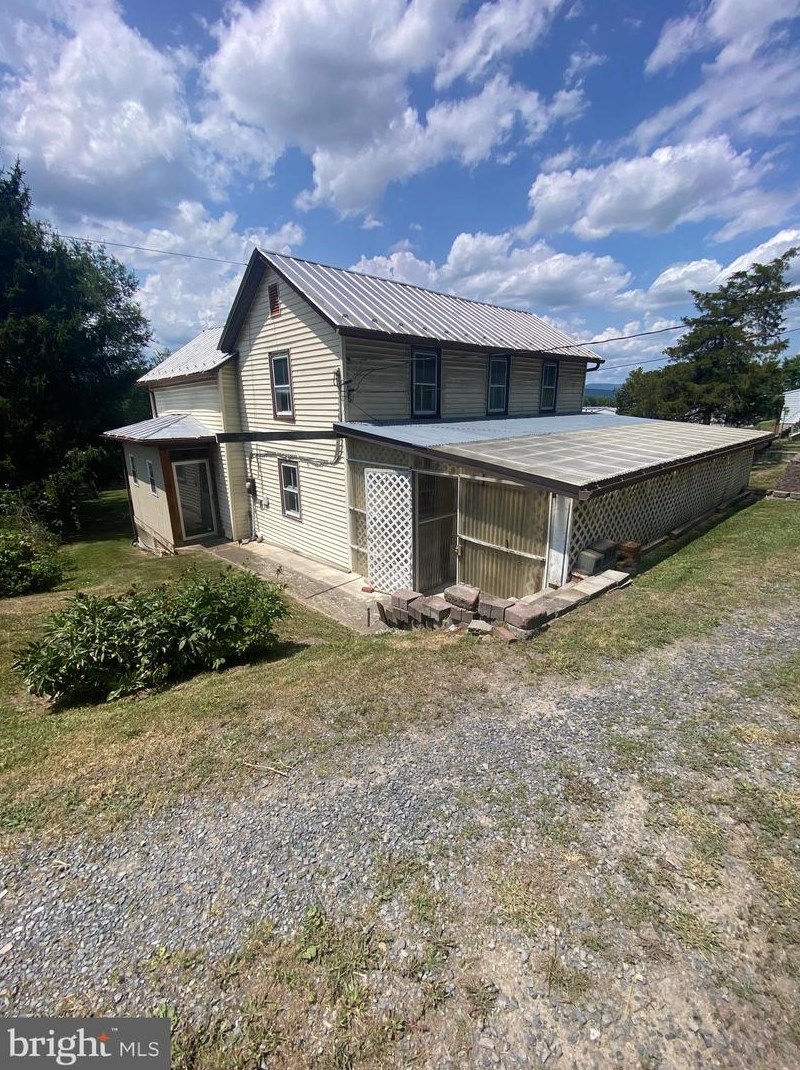 402 Winchester Ave, Rig, WV 26836