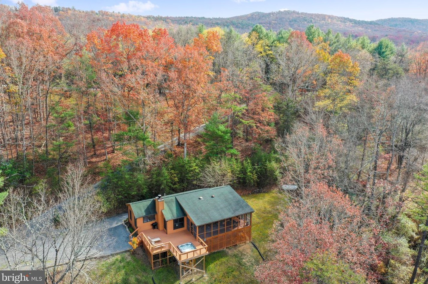 646 Whispering Pines Way, Lost City, WV 26810