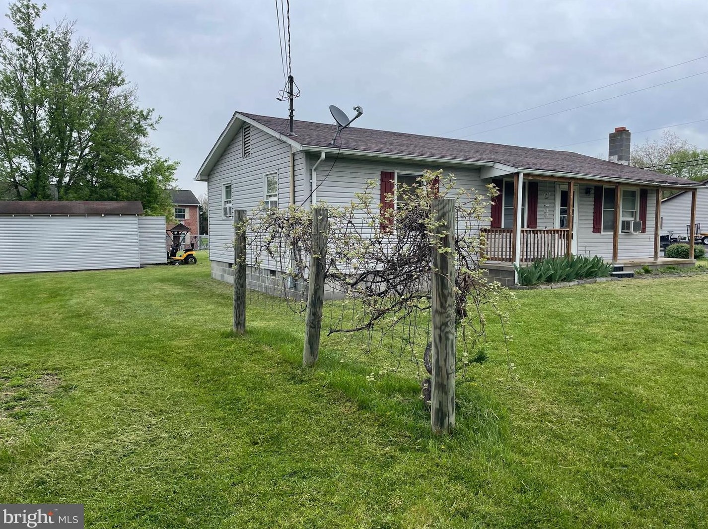 418 Spring Ave, Rig, WV 26836-1037