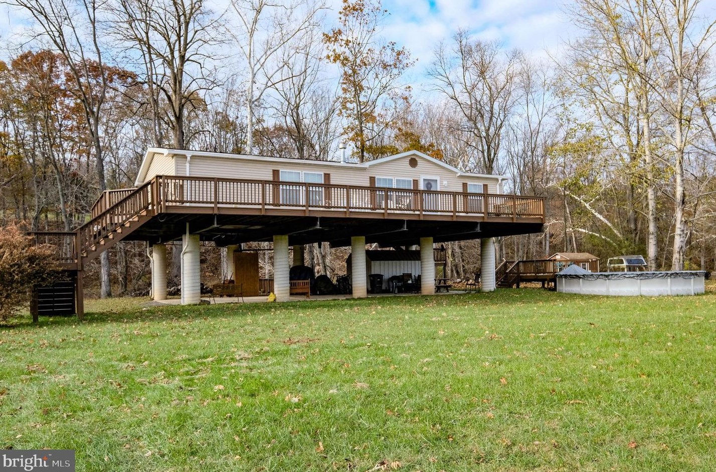 1057 Hummingbird Ln, Capon Bridge, WV 26711