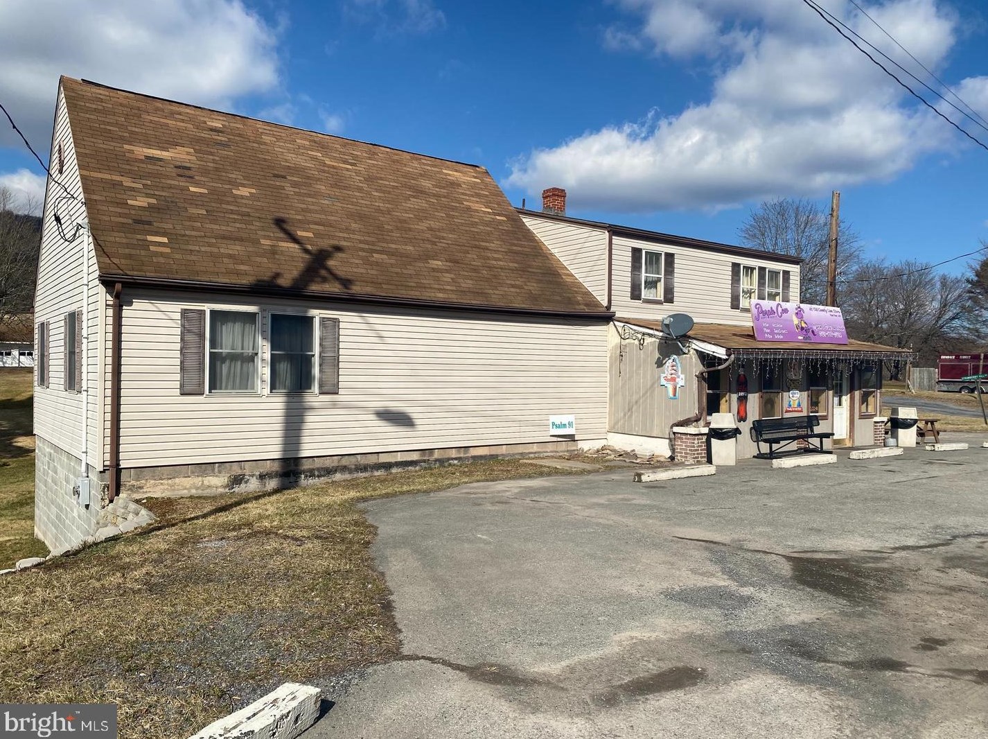 3958 Paw Paw Rd, Paw Paw, WV 25434