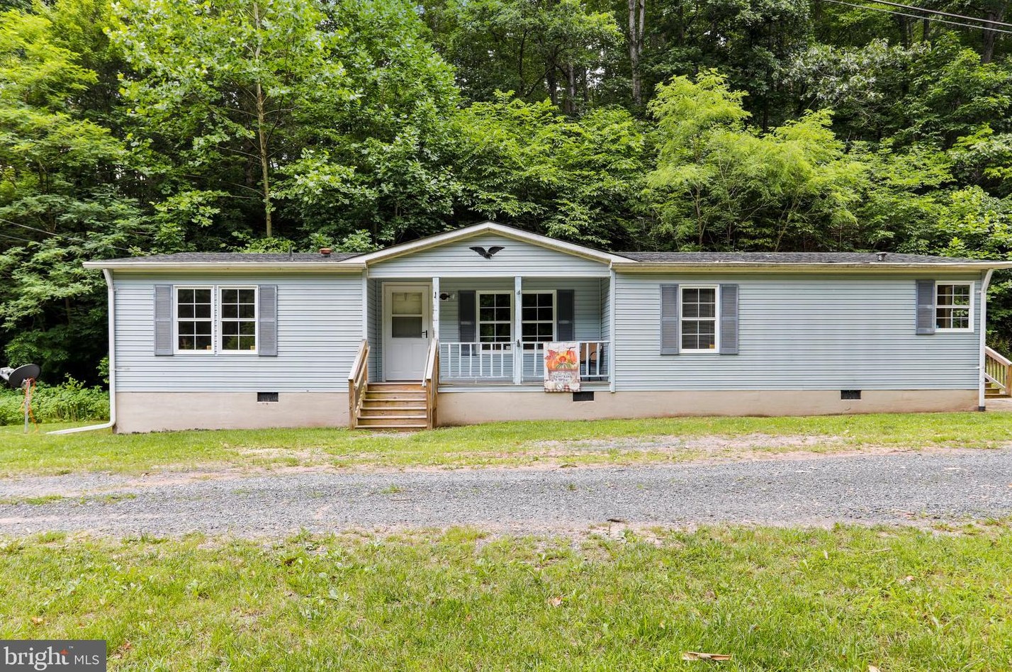 5190 Paw Paw Rd, Paw Paw, WV 25434-3126