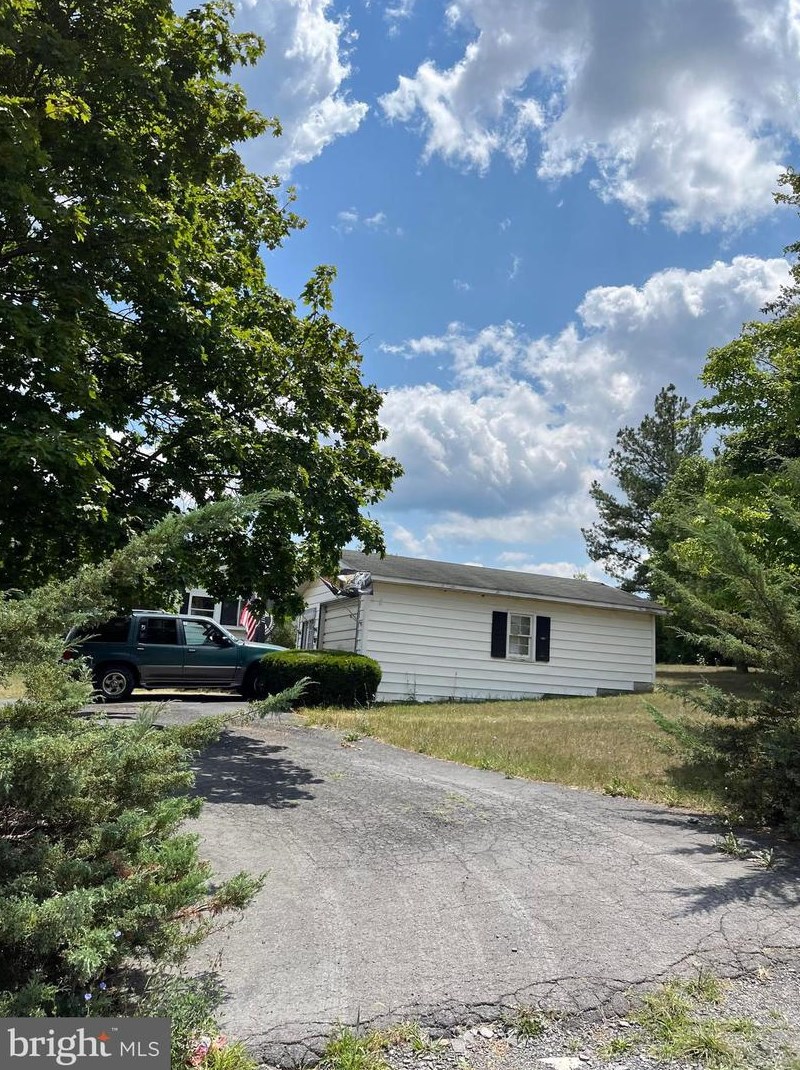 67 Reeds Dr, Augusta, WV 26704-2575