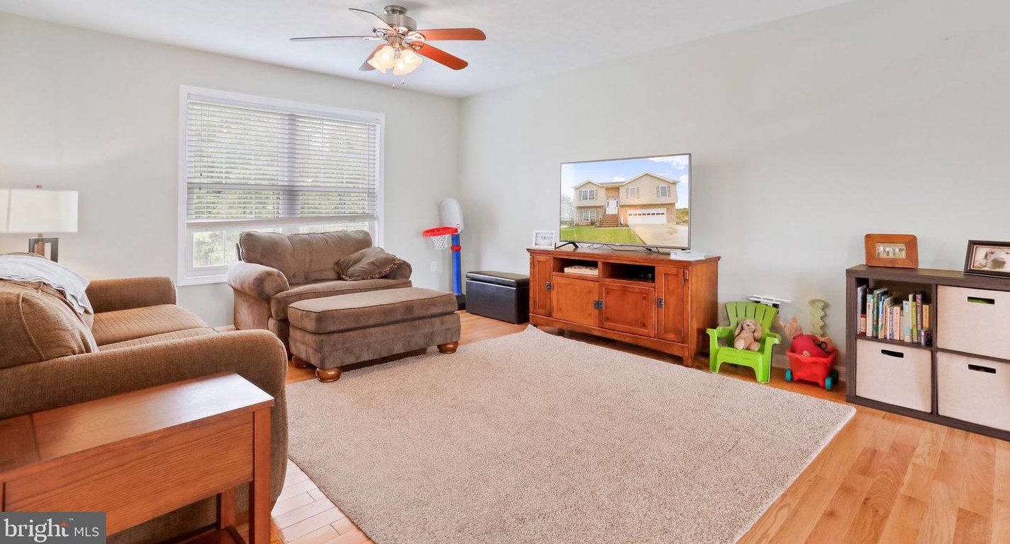 454 Harvest Dr, Three Churches, WV 26757