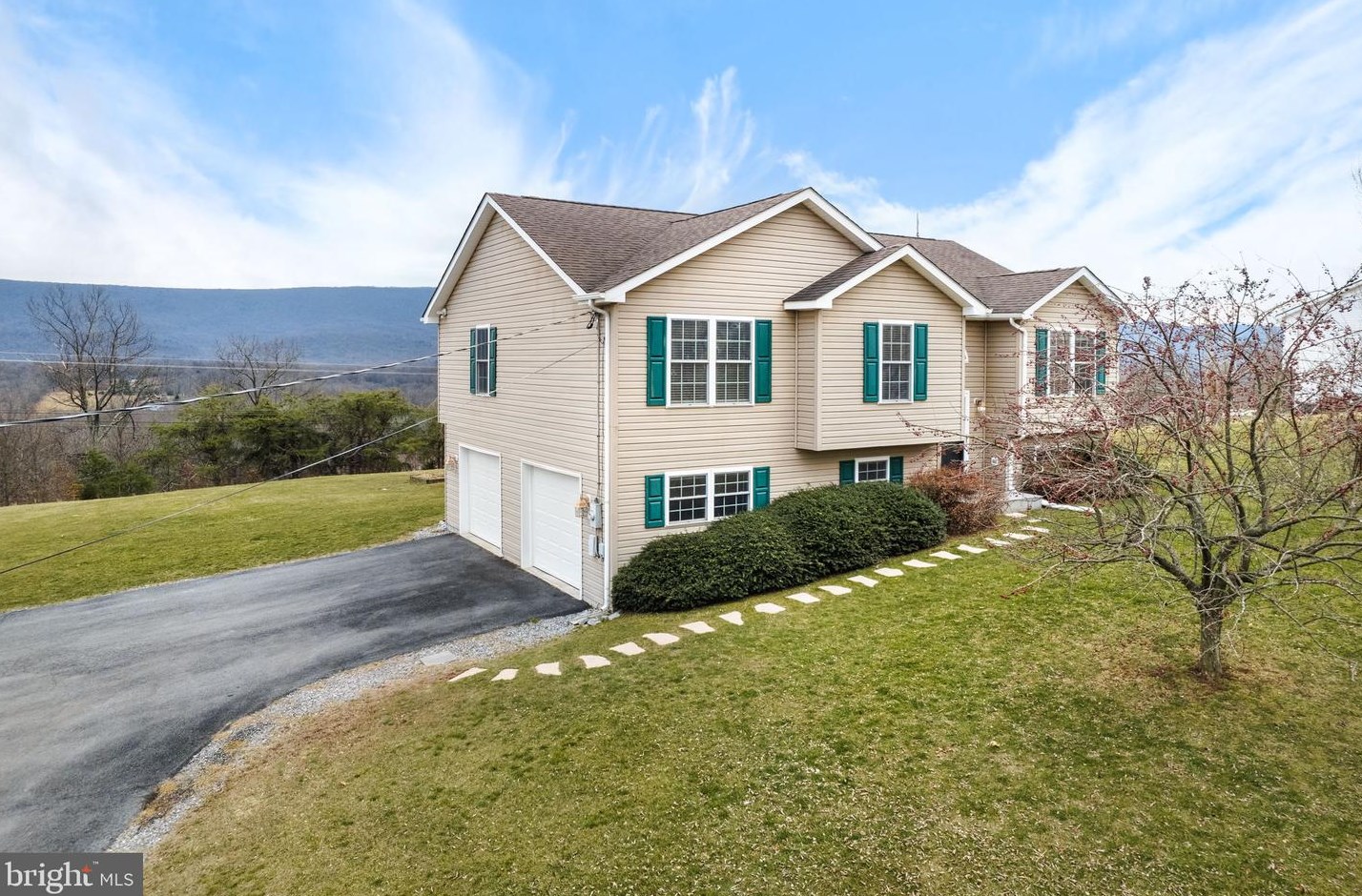 49 Lawn Dr, Yellow Spring, WV 26865