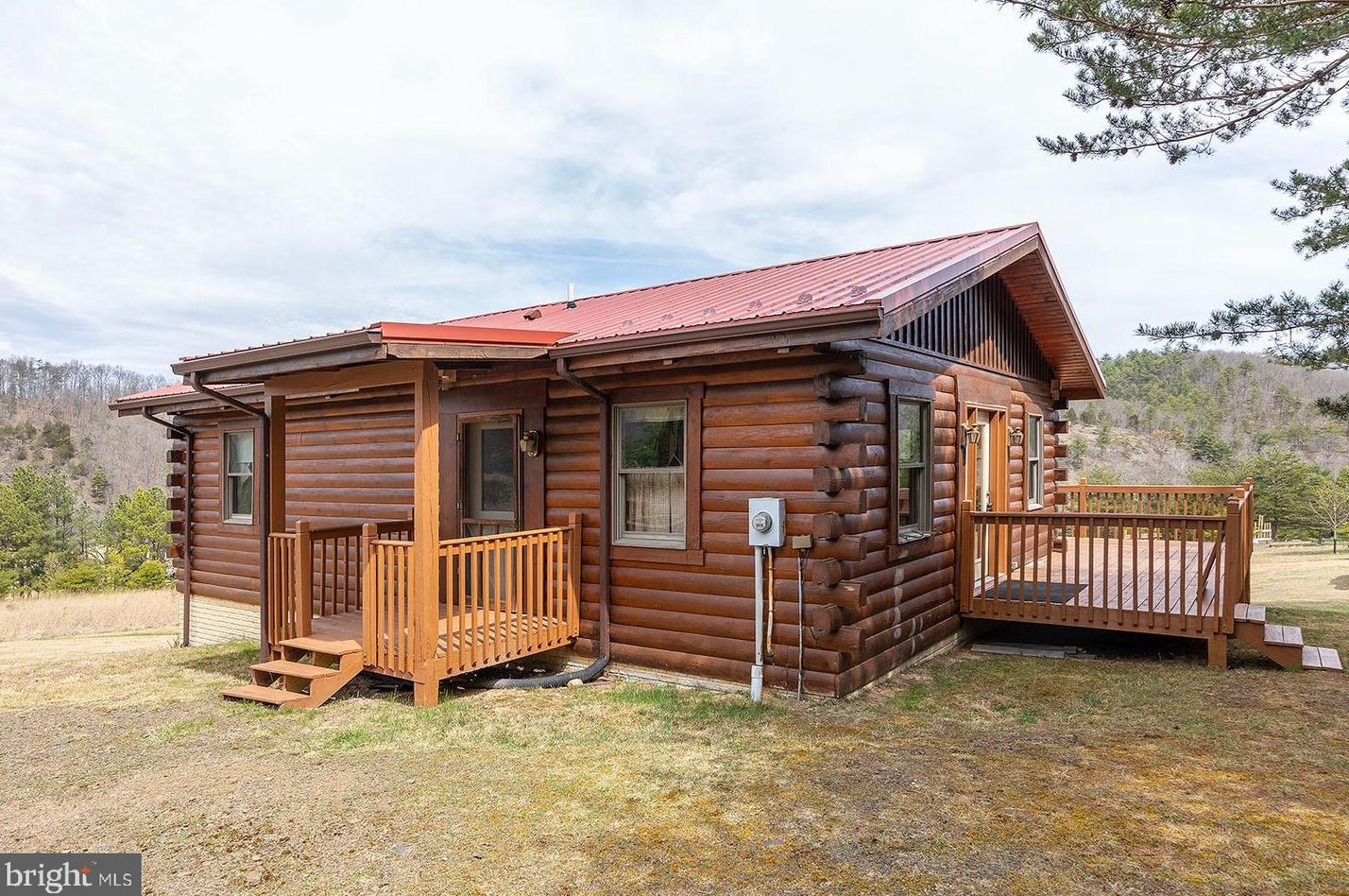1270 River Bend Dr, Paw Paw, WV 25434-8719