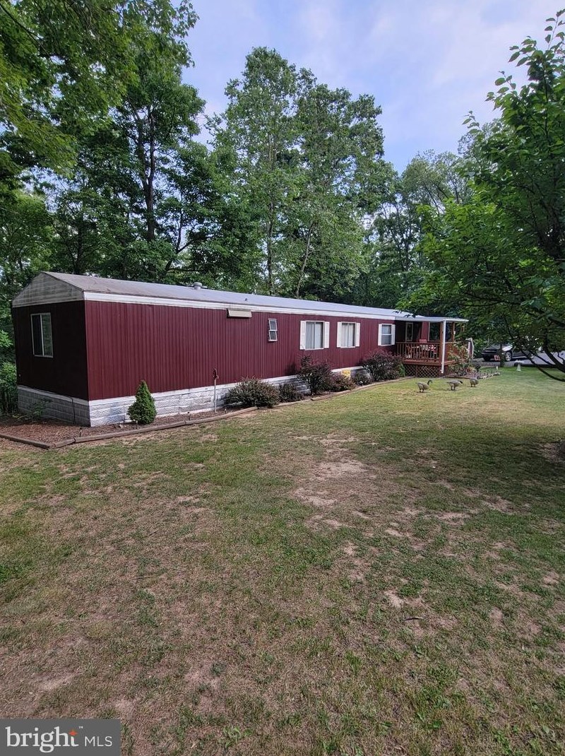 7215 Paw Paw Rd, Paw Paw, WV 25434-3166
