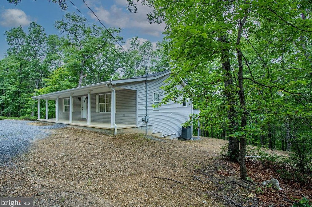 863 Red Fern Ln, Augusta, WV 26704