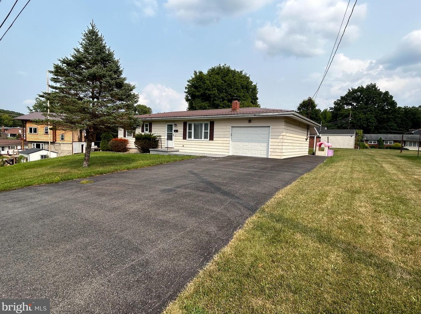 570 Fourth St, Three Churches, WV 26757