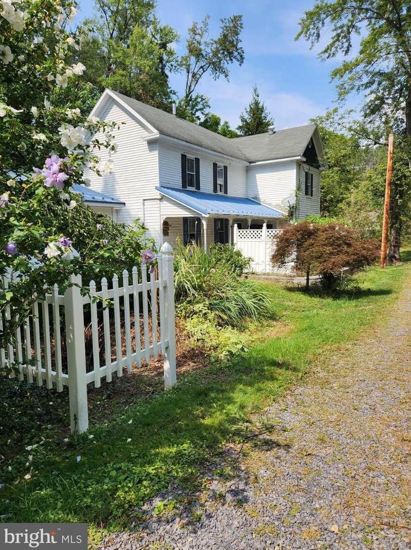8463 Cumberland Rd, Springfield, WV 26763