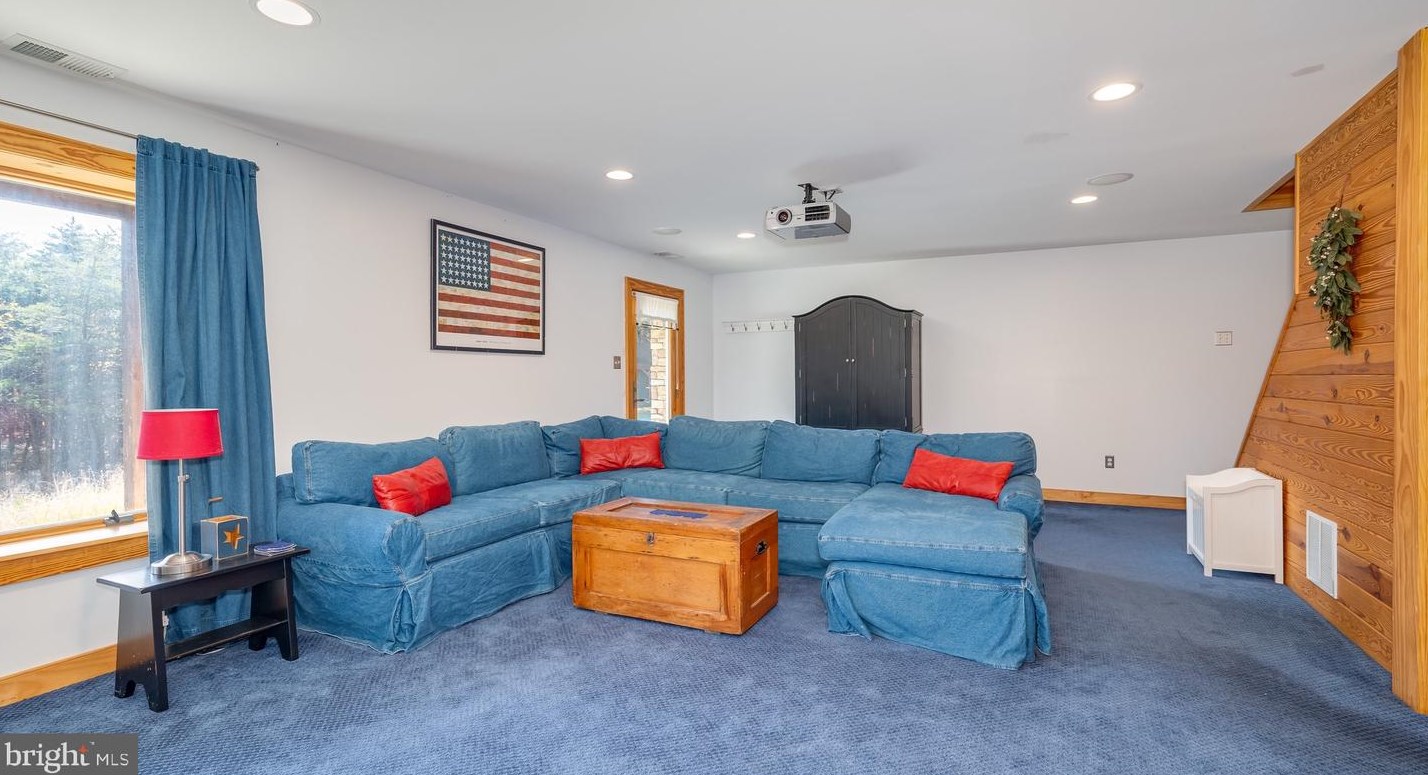 1002 Butternut Dr, Yellow Spring WV  26865-9042 exterior