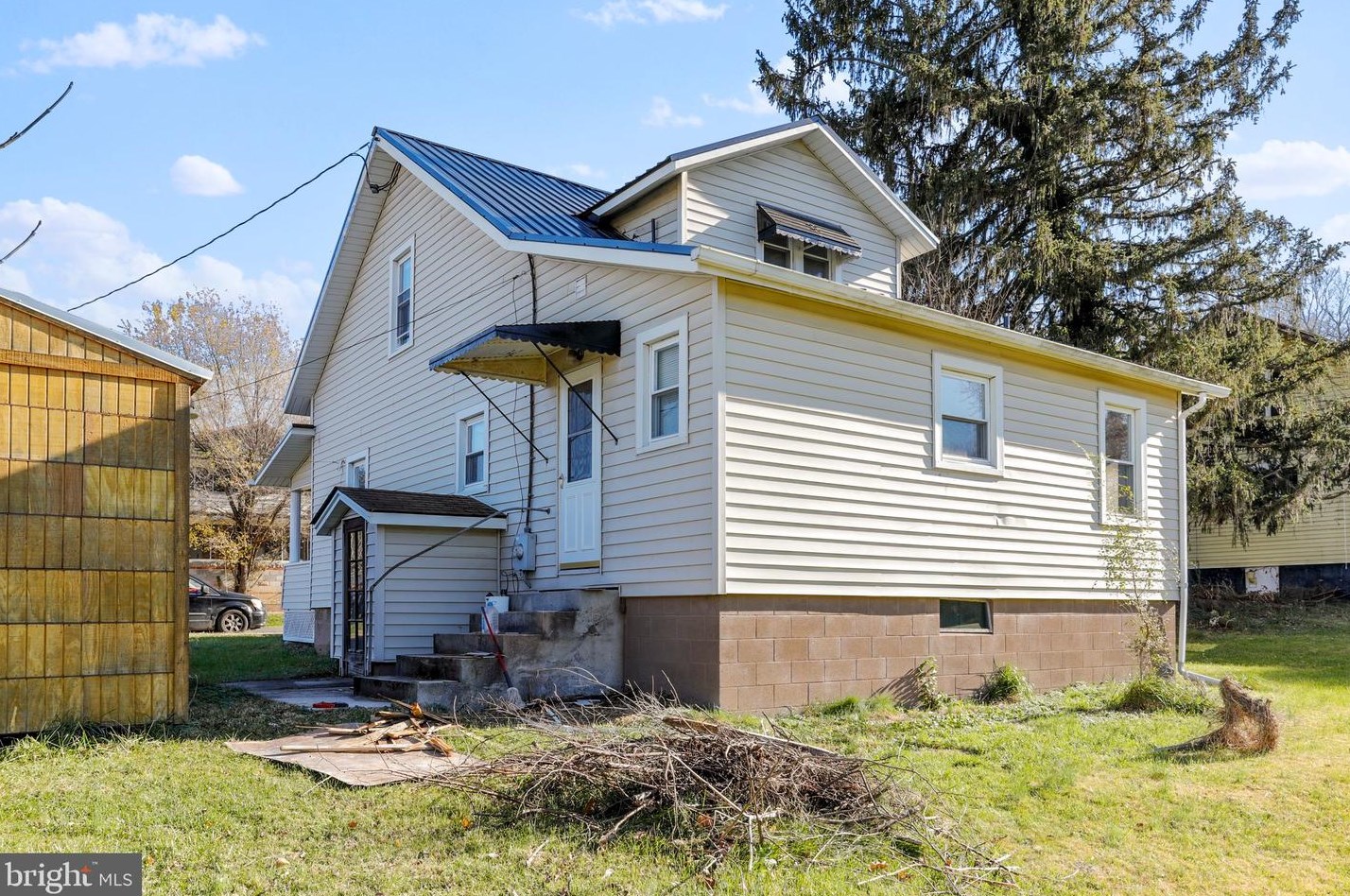 147 S Bolton St, Three Churches, WV 26757