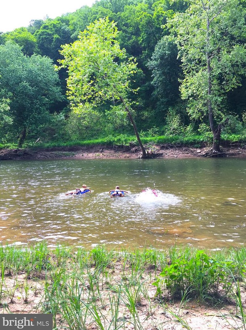 835 River Bend Dr, Paw Paw, WV 25434-8754
