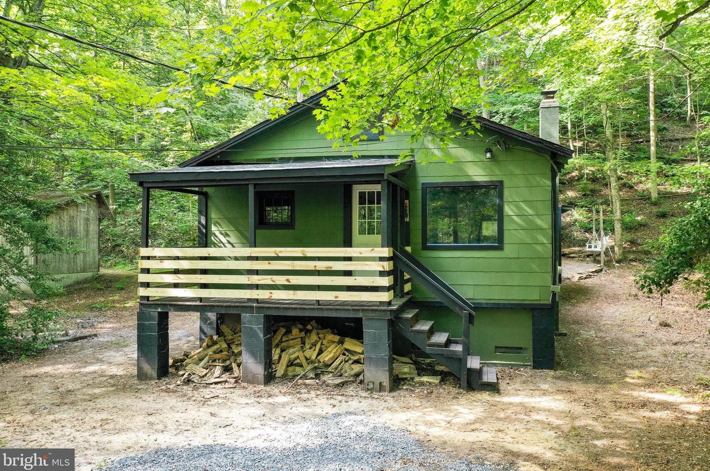 1319 Kilgore Ln, Great Cacapon, WV 25422