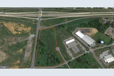 Wiltshire, Kearneysville, WV 25430 - Photo 1