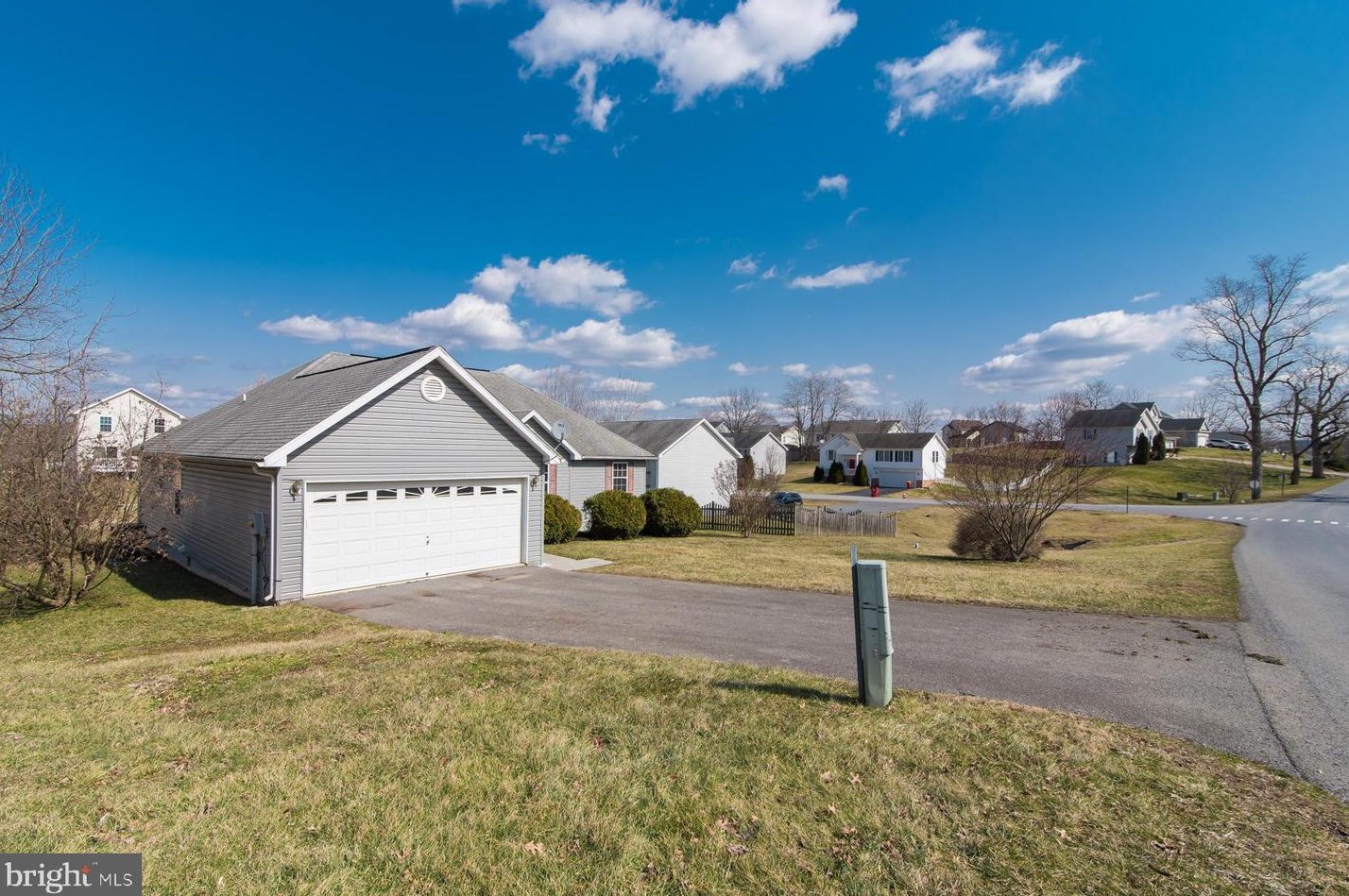 495 Oak Lee Dr, Ranson, WV 25438-4856