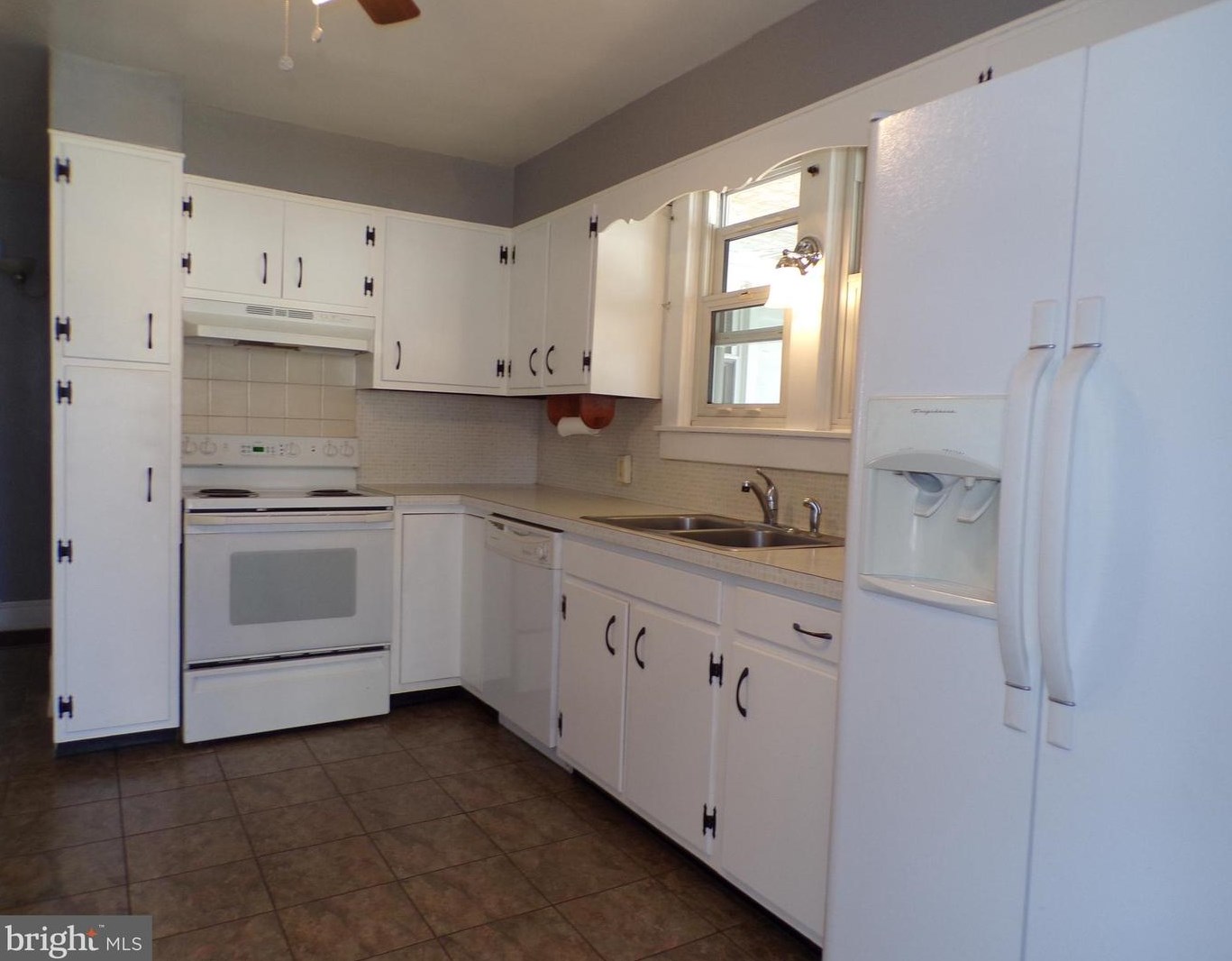 225 2nd Ave, Ranson, WV 25438-1635