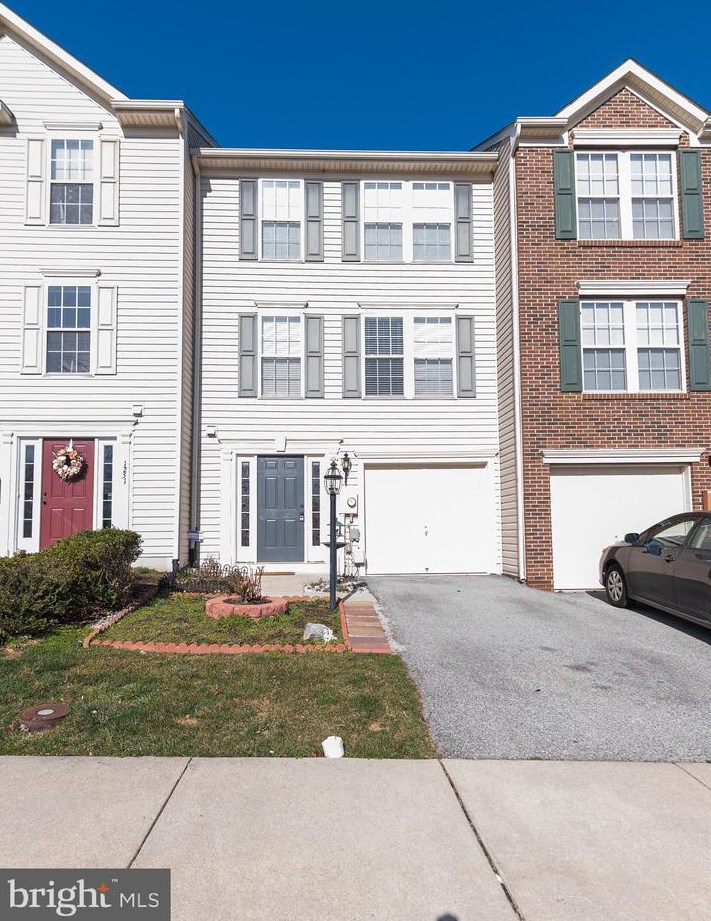 1253 Mare St, Ranson, WV 25438