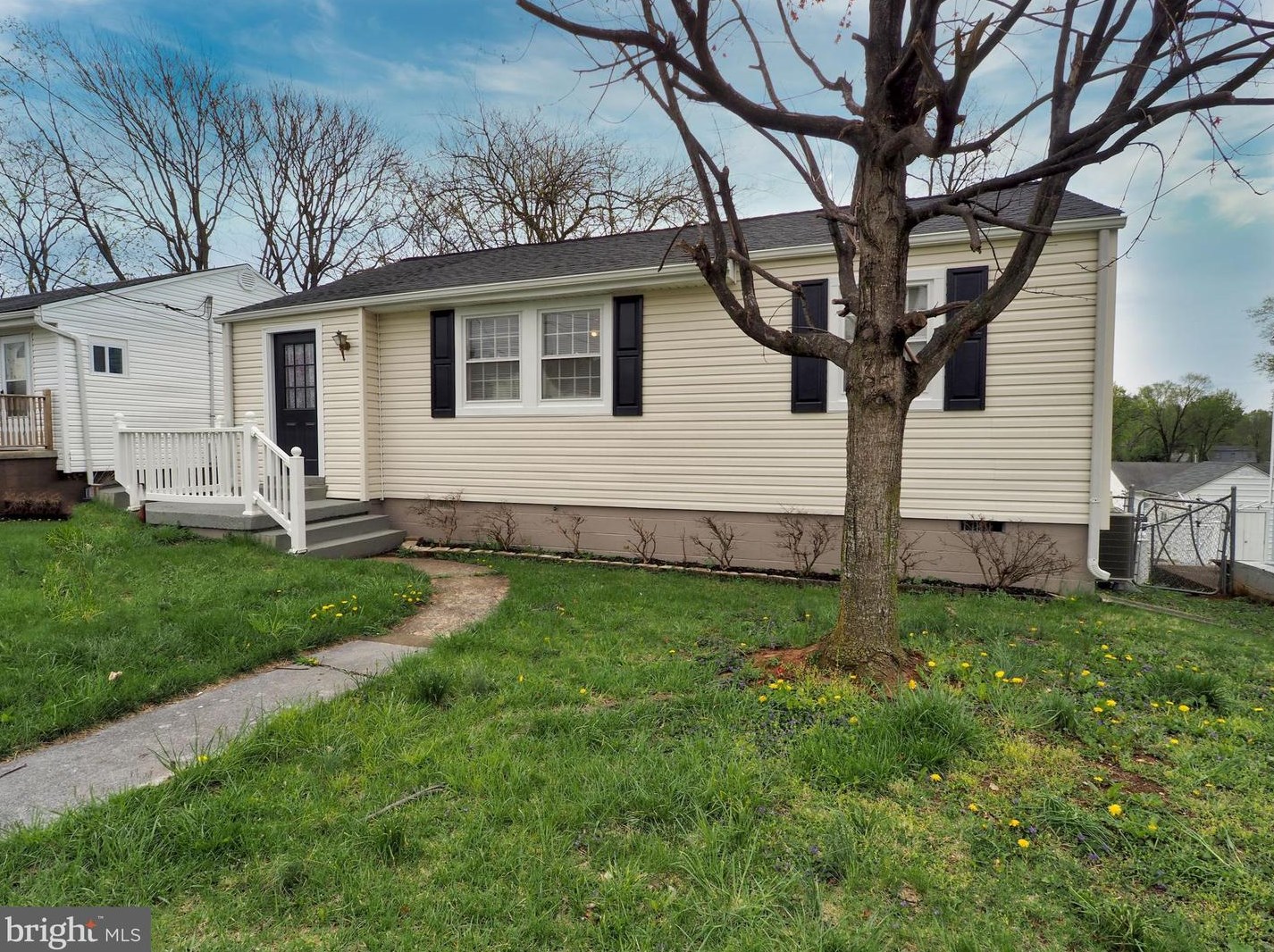 214 4th Ave, Ranson, WV 25438-1618