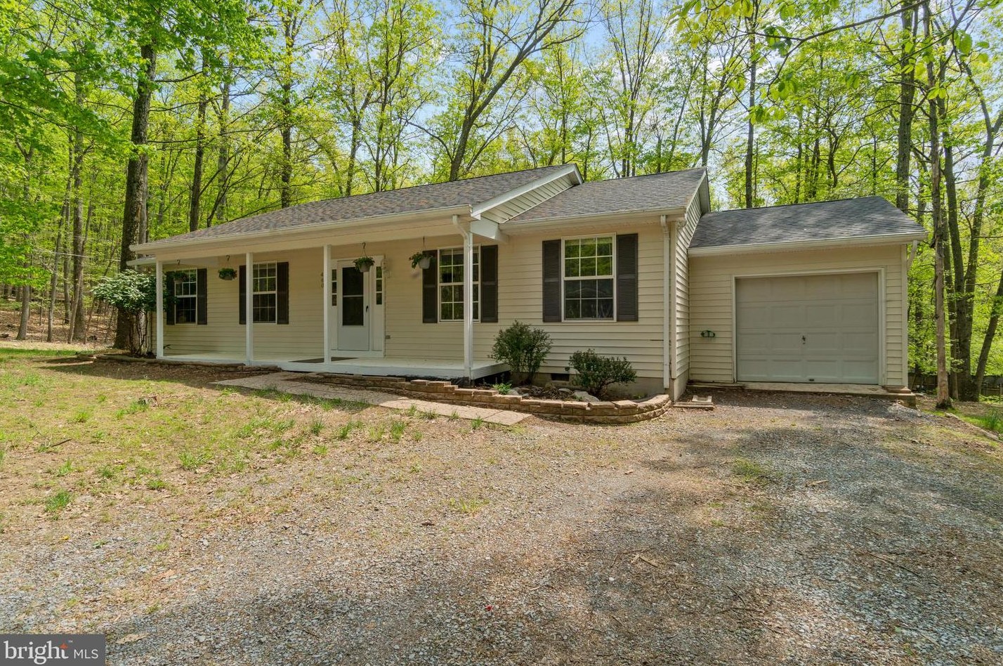 460 Applejack Ln, Harpers Ferry, WV 25425