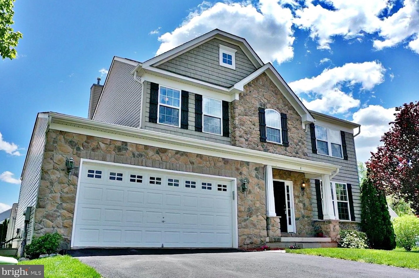 8 Watercourse Dr, Ranson, WV 25438-4002