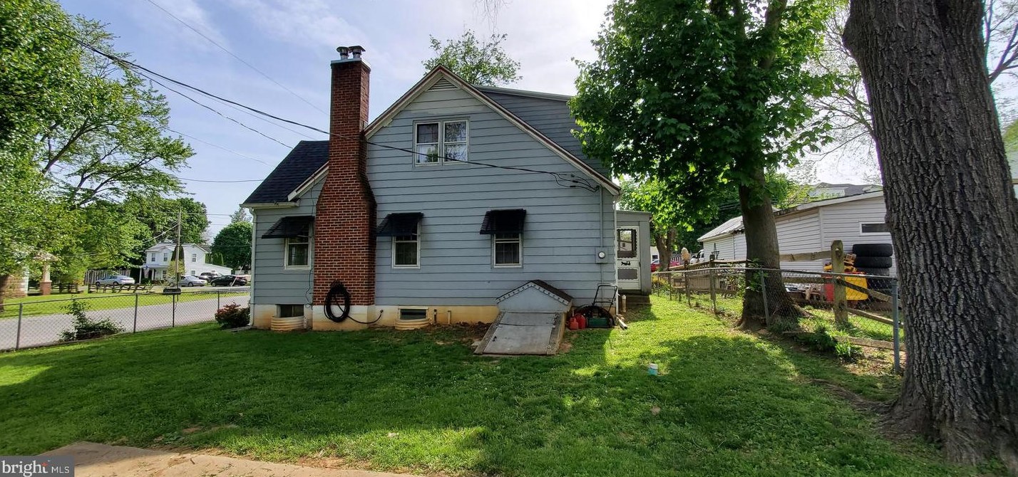 201 2nd Ave, Ranson, WV 25438-1635